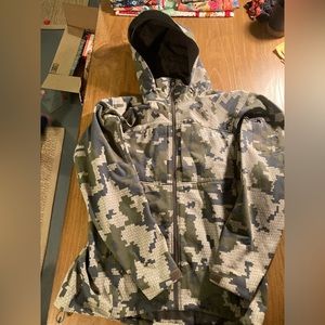 Kuiu guide soft shell jacket